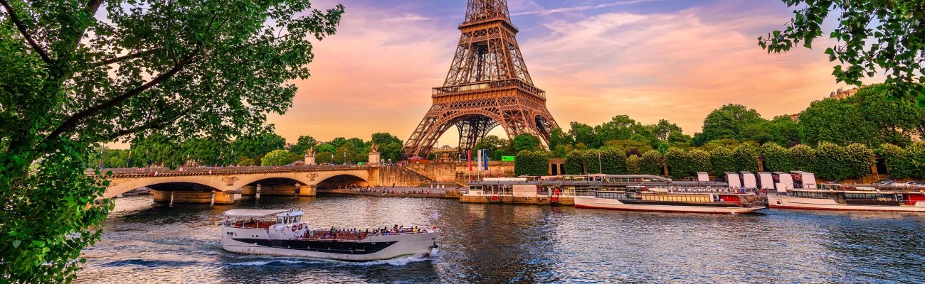 Paris,Eiffel,Tower,And,River,Seine,At,Sunset,In,Paris,